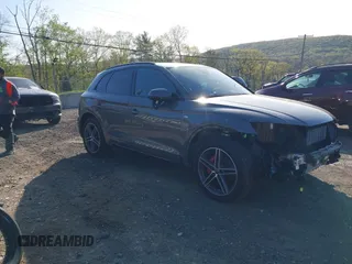 2024 Audi Q5 S line Premium Plus z VIN WA1E2AFY1R2128648, wystawiony jako IAAI lot #42140811 z przebiegiem 1 940 mil mil oraz . Historia ofert i sprzedaży dostępna na DreamBid. Obrazek 1.