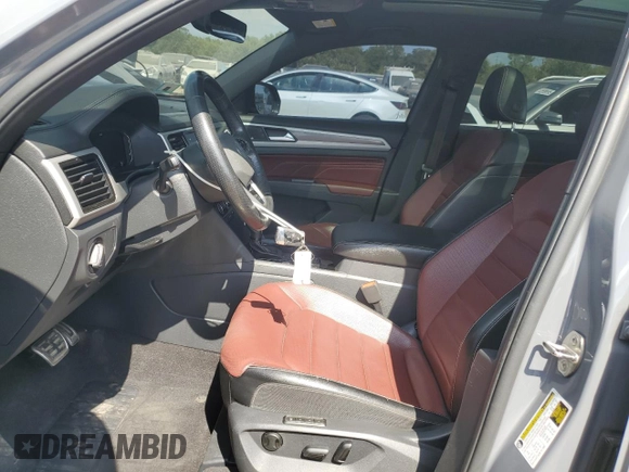 2022 Volkswagen Atlas SEL Premium R-Line z VIN 1V2FE2CA6NC208075, wystawiony jako Copart lot #61215525 z przebiegiem 56 441 mil mil oraz Szkoda całkowita • Salvage title. Historia ofert i sprzedaży dostępna na DreamBid. Obrazek 7.