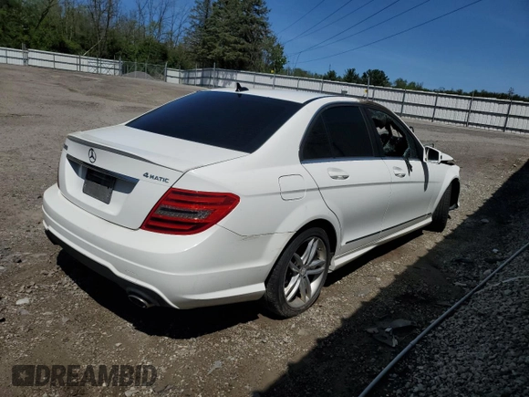 2013 Mercedes-Benz C 300 Sport с VIN WDDGF8AB6DR241726, выставлен на аукционе Copart как лот 54554925 с пробегом Не указан миль и Списание • Salvage title. История ставок и продаж доступна на DreamBid. Изображение 3.