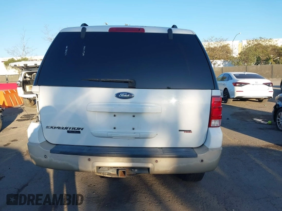 2006 Ford Expedition Eddie Bauer z VIN 1FMFU18586LA33979, wystawiony jako IAAI lot #41612898 z przebiegiem 250 956 mil mil oraz . Historia ofert i sprzedaży dostępna na DreamBid. Obrazek 17.