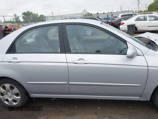 2006 Kia Spectra EX z VIN KNAFE121265360130, wystawiony jako IAAI lot #42345843 z przebiegiem 152 987 mil mil oraz . Historia ofert i sprzedaży dostępna na DreamBid. Obrazek 13.