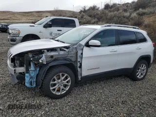 2018 Jeep Cherokee Latitude z VIN 1C4PJMCX4JD532485, wystawiony jako Copart lot #49496145 z przebiegiem 92 322 mil mil oraz Szkoda całkowita • Salvage title. Historia ofert i sprzedaży dostępna na DreamBid. Obrazek 1.
