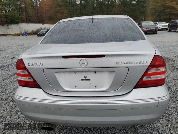 2005 Mercedes-Benz C 230 Kompressor z VIN WDBRF40JX5A787478, wystawiony jako Copart lot #84196124 z przebiegiem Nie podano mil oraz Nie do naprawy • Non repairable. Historia ofert i sprzedaży dostępna na DreamBid. Obrazek 6.