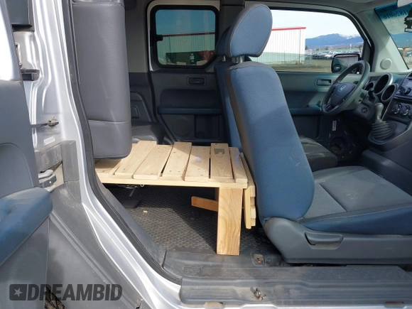 2005 Honda Element with VIN 5J6YH27385L031049, listed as a IAAI auction lot 41826016 with 254,572 mi miles and . Bid and sale history available at DreamBid. Image 8.