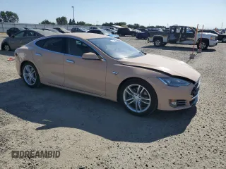 2013 Tesla Model S z VIN 5YJSA1CN6DFP03404, wystawiony jako Copart lot #60239535 z przebiegiem 103 800 mil mil oraz Czysty tytuł • Clean title. Historia ofert i sprzedaży dostępna na DreamBid. Obrazek 4.