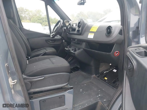 2019 Mercedes-Benz Sprinter Cargo Van with VIN WD4PF1CD7KP128348, listed as a IAAI auction lot 40745607 with 104,971 mi miles. Bid and sale history available at carsss.com. Image 5.