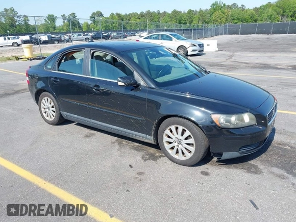 2005 Volvo S40 with VIN YV1MS382X52120252, listed as a IAAI auction lot 42036354 with 148,281 mi miles. Bid and sale history available at carsss.com. Image 1.