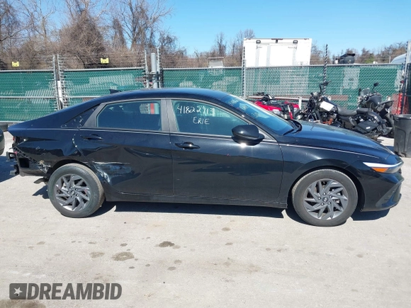 2024 Hyundai Elantra SEL with VIN KMHLM4DG0RU640615, listed as a IAAI auction lot 41822713 with 32,610 mi miles. Bid and sale history available at carsss.com. Image 14.