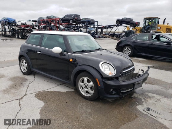 2011 MINI Hardtop z VIN WMWSU3C57BTX97044, wystawiony jako Copart lot #43625955 z przebiegiem 15 401 mil mil oraz Szkody całkowita. Historia ofert i sprzedaży dostępna na DreamBid. Obrazek 4.
