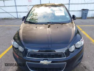 2012 Chevrolet Sonic LT z VIN 1G1JC5SH2C4108119, wystawiony jako IAAI lot #42317058 z przebiegiem 172 668 mil mil oraz . Historia ofert i sprzedaży dostępna na DreamBid. Obrazek 6.