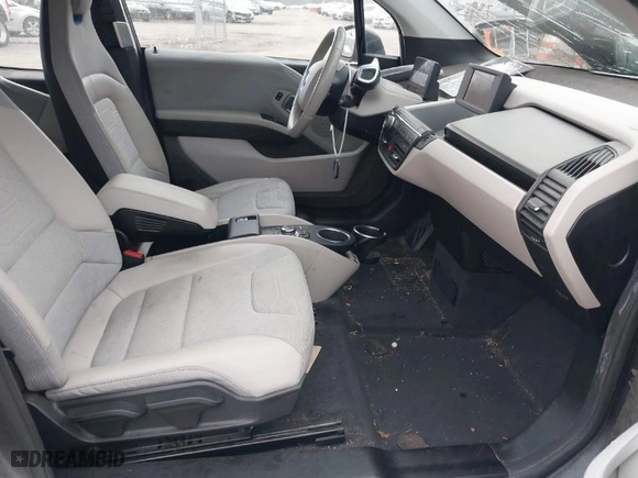 2015 BMW i3 with VIN WBY1Z4C5XFV501268, listed as a IAAI auction lot 41028732 with NaN miles. Bid and sale history available at carsss.com. Image 5.