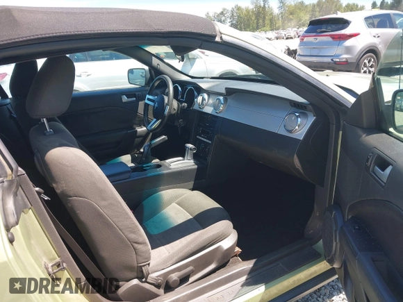 2005 Ford Mustang Deluxe with VIN 1ZVFT84N755254849, listed as a IAAI auction lot 42544077 with 276,391 mi miles and . Bid and sale history available at DreamBid. Image 5.