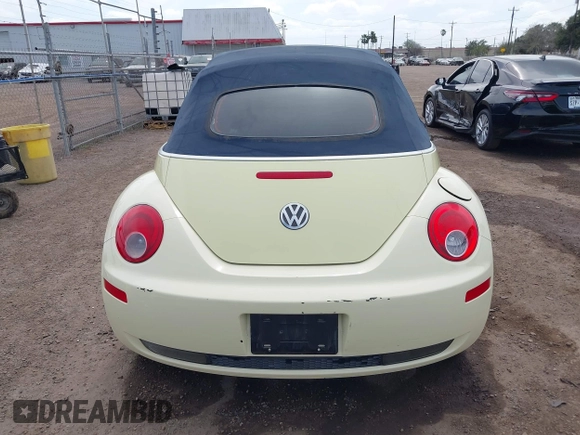 2006 Volkswagen Beetle z VIN 3VWPF31Y66M311261, wystawiony jako IAAI lot #41599012 z przebiegiem 133 792 mil mil oraz . Historia ofert i sprzedaży dostępna na DreamBid. Obrazek 16.