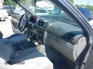 2006 Kia Sorento LX with VIN KNDJD733865509532, listed as a IAAI auction lot 42137155 with 209,149 mi miles and . Bid and sale history available at DreamBid. Image 5.
