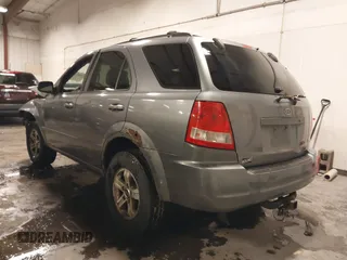 2004 Kia Sorento LX with VIN KNDJC733545251146, listed as a IAAI auction lot 41588725 with 139,571 mi miles. Bid and sale history available at carsss.com. Image 3.