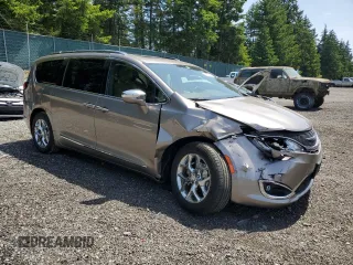 2017 Chrysler Pacifica Limited with VIN 2C4RC1GGXHR679820, listed as a Copart auction lot 60559165 with 68,425 mi miles and Salvage title. Bid and sale history available at DreamBid. Image 4.