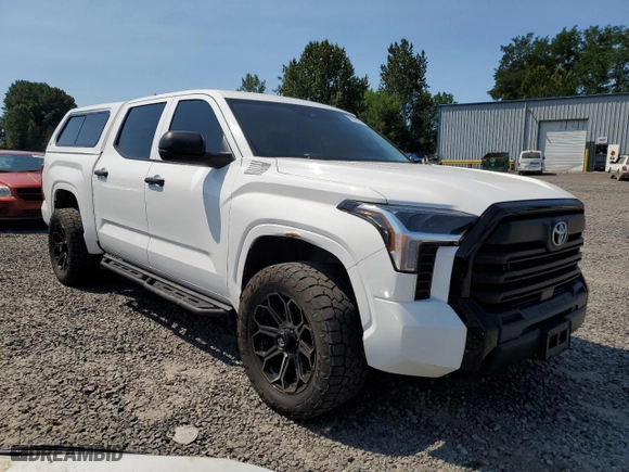 2022 Toyota Tundra 4WD SR with VIN 5TFKB5DB1NX014807, listed as a Copart auction lot 61888704 with 48,584 mi miles and Salvage Title. Bid and sale history available at carsss.com. Image 4.