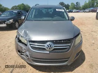 2010 Volkswagen Tiguan Wolfsburg Edition z VIN WVGAV7AX1AW526688, wystawiony jako Copart lot #53877915 z przebiegiem 185 204 mil mil oraz Szkoda całkowita • Salvage title. Historia ofert i sprzedaży dostępna na DreamBid. Obrazek 5.