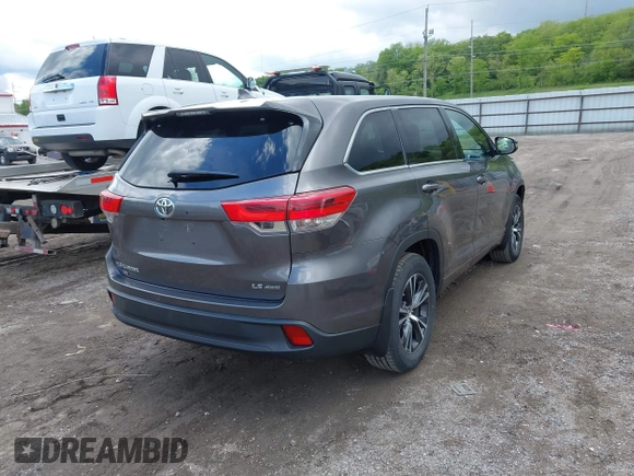 2017 Toyota Highlander LE with VIN 5TDBZRFH0HS484454, listed as a IAAI auction lot 42338740 with 58,047 mi miles and . Bid and sale history available at DreamBid. Image 4.