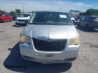 2008 Chrysler Town & Country LX with VIN 2A8HR44H08R696935, listed as a IAAI auction lot 41679669 with 92,276 mi miles. Bid and sale history available at carsss.com. Image 12.