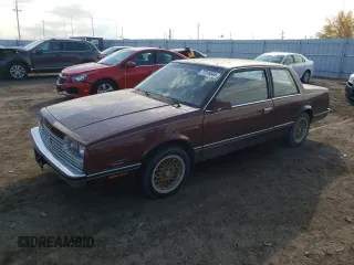 1982 Chevrolet Celebrity z VIN 1G1AW27RXCG123019, wystawiony jako Copart lot #77016544 z przebiegiem 57 150 mil mil oraz Tytuł czysty. Historia ofert i sprzedaży dostępna na DreamBid. Obrazek 1.