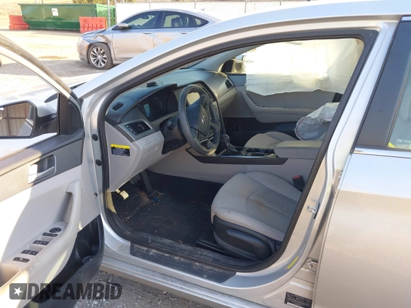 2016 Hyundai Sonata SE with VIN 5NPE24AF4GH352926, listed as a IAAI auction lot 41689726 with 176,187 mi miles and . Bid and sale history available at DreamBid. Image 5.