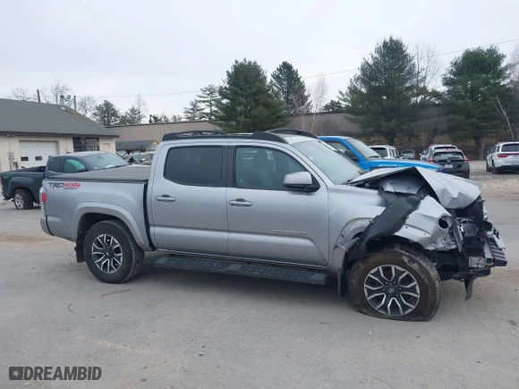 2020 Toyota Tacoma 4WD SR5 with VIN 3TMCZ5AN6LM306311, listed as a IAAI auction lot 41220025 with 67,806 mi miles. Bid and sale history available at carsss.com. Image 14.