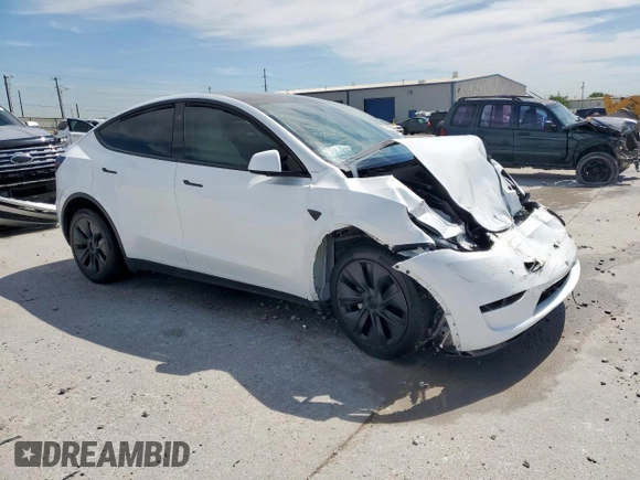 2024 Tesla Model Y Long Range z VIN 7SAYGDEE0RA313929, wystawiony jako Copart lot #59548725 z przebiegiem Nie podano mil oraz Szkoda całkowita • Salvage title. Historia ofert i sprzedaży dostępna na DreamBid. Obrazek 4.