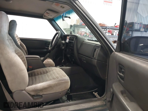 1999 Jeep Cherokee SE z VIN 1J4FF27S0XL575410, wystawiony jako IAAI lot #42787311 z przebiegiem 174 830 mil mil oraz . Historia ofert i sprzedaży dostępna na DreamBid. Obrazek 5.