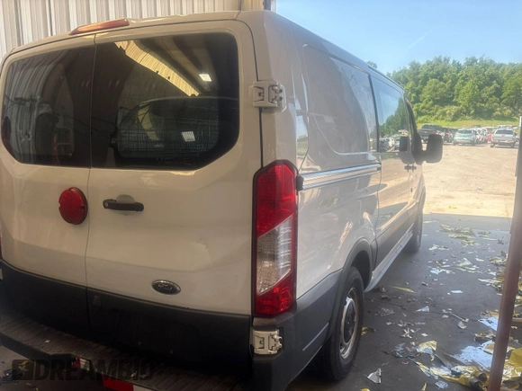 2016 Ford Transit Cargo z VIN 1FTYE1YM4GKA89538, wystawiony jako IAAI lot #42679120 z przebiegiem 223 958 mil mil oraz . Historia ofert i sprzedaży dostępna na DreamBid. Obrazek 5.