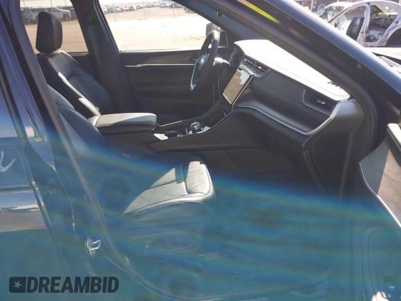2024 Jeep Grand Cherokee Limited with VIN 1C4RJHBG7RC263546, listed as a IAAI auction lot 41993847 with 5,152 mi miles and . Bid and sale history available at DreamBid. Image 5.