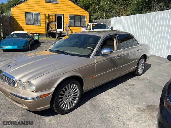 2005 Jaguar XJ VDP with VIN SAJWA82C35SG42371, listed as a Copart auction lot 72729114 with NaN miles and Clean Title. Bid and sale history available at carsss.com. Image 2.