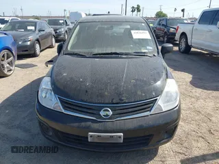 2011 Nissan Versa SL z VIN 3N1BC1CP9BL386800, wystawiony jako IAAI lot #42036291 z przebiegiem 212 859 mil mil oraz . Historia ofert i sprzedaży dostępna na DreamBid. Obrazek 13.