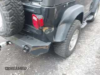 2006 Jeep Wrangler Rubicon z VIN 1J4FA69S76P749712, wystawiony jako IAAI lot #42240375 z przebiegiem 75 405 mil mil oraz . Historia ofert i sprzedaży dostępna na DreamBid. Obrazek 6.