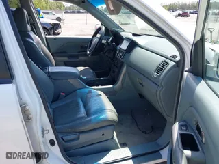 2004 Honda Pilot EX with VIN 2HKYF18664H550277, listed as a IAAI auction lot 41966015 with 285,700 mi miles. Bid and sale history available at carsss.com. Image 5.