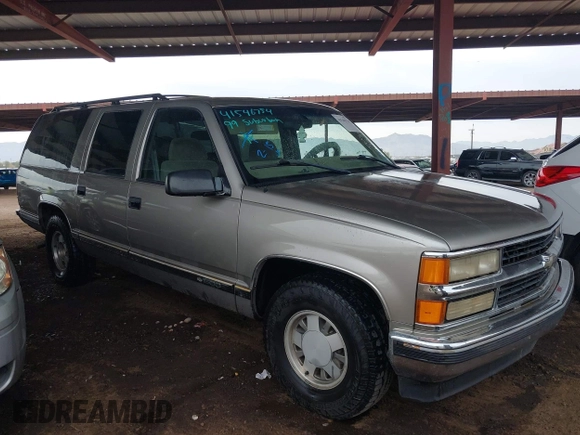 1999 Chevrolet Suburban with VIN 3GNEC16R8XG145731, listed as a IAAI auction lot 41546754 with 204,902 mi miles. Bid and sale history available at carsss.com. Image 1.