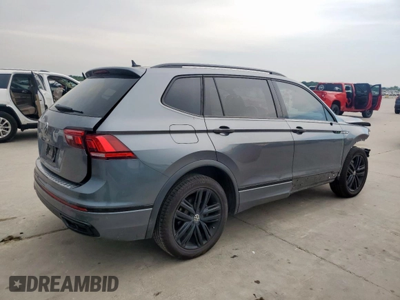 2022 Volkswagen Tiguan SE R-Line Black z VIN 3VVCB7AXXNM113777, wystawiony jako Copart lot #58150395 z przebiegiem 61 921 mil mil oraz Szkoda całkowita • Salvage title. Historia ofert i sprzedaży dostępna na DreamBid. Obrazek 3.