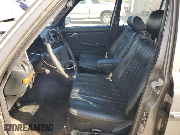 1984 Mercedes-Benz 300 D с VIN WDBAB33A3EA157882, выставлен на аукционе Copart как лот 76098034 с пробегом 185 136 миль миль и Чистый • Clean title. История ставок и продаж доступна на DreamBid. Изображение 7.