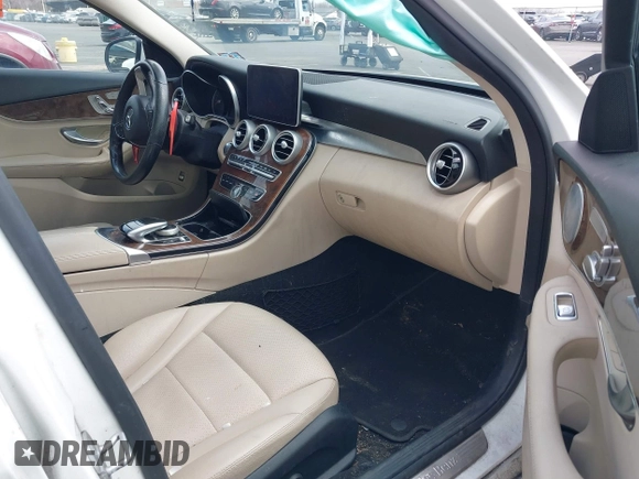 2015 Mercedes-Benz C-Class C 300 Luxury with VIN 55SWF4KB5FU026651, listed as a IAAI auction lot 41892311 with 101,285 mi miles. Bid and sale history available at carsss.com. Image 5.