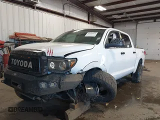 2013 Toyota Tundra z VIN 5TFDY5F10DX274318, wystawiony jako IAAI lot #41729475 z przebiegiem 253 873 mil mil oraz . Historia ofert i sprzedaży dostępna na DreamBid. Obrazek 2.