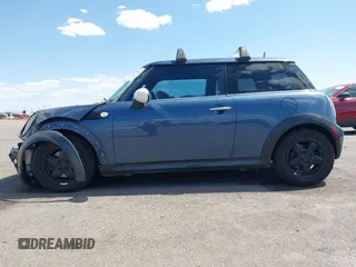 2010 MINI Hardtop with VIN WMWMF3C52ATZ25692, listed as a IAAI auction lot 42228774 with 137,827 mi miles and . Bid and sale history available at DreamBid. Image 15.