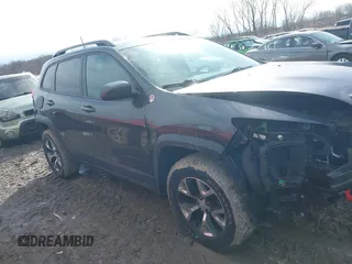 2017 Jeep Cherokee Trailhawk z VIN 1C4PJMBS0HW649422, wystawiony jako IAAI lot #41696815 z przebiegiem 62 185 mil mil oraz . Historia ofert i sprzedaży dostępna na DreamBid. Obrazek 14.