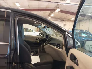 2017 Chrysler Pacifica Touring with VIN 2C4RC1DG3HR571477, listed as a IAAI auction lot 42040872 with 112,028 mi miles and . Bid and sale history available at DreamBid. Image 5.