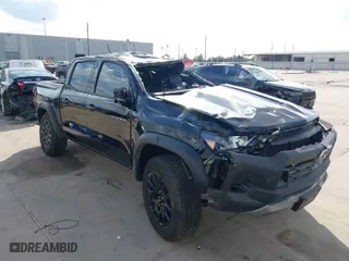 2024 Chevrolet Colorado 4WD Trail Boss with VIN 1GCPTEEK2R1271131, listed as a IAAI auction lot 41487197 with 1 mi miles. Bid and sale history available at carsss.com. Image 1.
