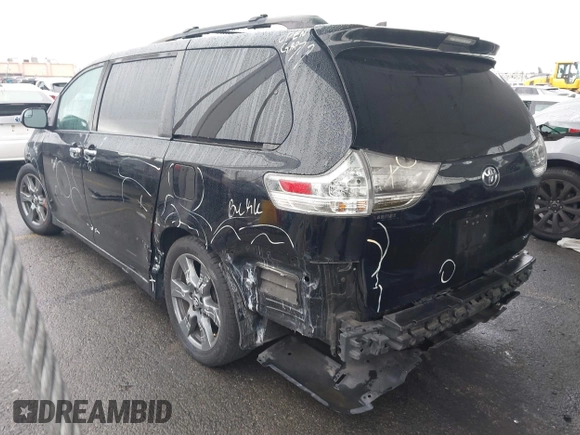 2018 Toyota Sienna SE with VIN 5TDXZ3DC1JS953289, listed as a IAAI auction lot 41525385 with 63,450 mi miles and . Bid and sale history available at DreamBid. Image 3.