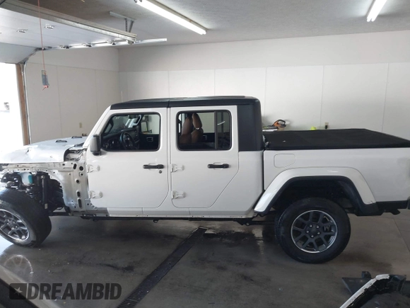 2020 Jeep Gladiator Overland with VIN 1C6HJTFG7LL139896, listed as a IAAI auction lot 41347570 with 98,484 mi miles and . Bid and sale history available at DreamBid. Image 15.