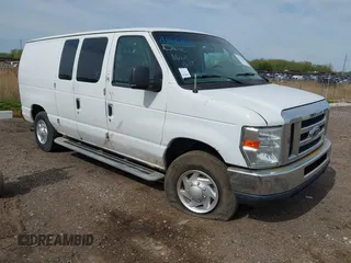 2011 Ford Econoline Cargo Commercial z VIN 1FTNE2EW0BDA56676, wystawiony jako IAAI lot #42215010 z przebiegiem 179 752 mil mil oraz . Historia ofert i sprzedaży dostępna na DreamBid. Obrazek 1.