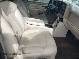2001 Chevrolet Suburban LS with VIN 3GNGK26U11G231007, listed as a IAAI auction lot 41452238 with 339,628 mi miles. Bid and sale history available at carsss.com. Image 5.