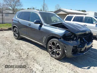 2022 BMW X5 sDrive40i with VIN 5UXCR4C05N9L37464, listed as a IAAI auction lot 41891016 with 43,793 mi miles. Bid and sale history available at carsss.com. Image 1.