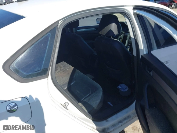 2015 Volkswagen Passat 1.8T Limited Edition with VIN 1VWAT7A38FC043258, listed as a IAAI auction lot 41433514 with 111,169 mi miles. Bid and sale history available at carsss.com. Image 8.